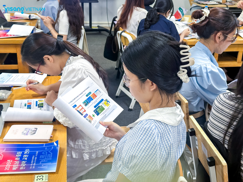 Visang Việt Nam triển khai đào tạo nền tảng EdTech AllviA tại Trường Hàn Quốc Hà Nội